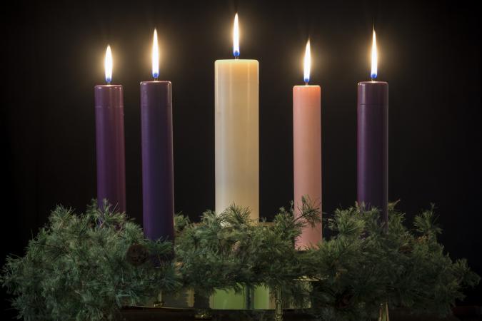 advent A picture of 5 advent candles.